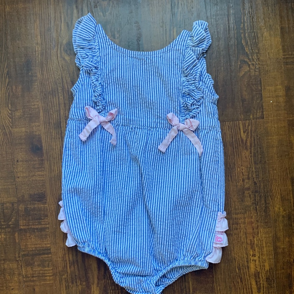 Ruffle Butts Bubble